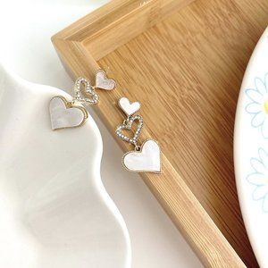 💕Pearlized Heart Shaped 3 tiered White and Rhinestone Earrings💕